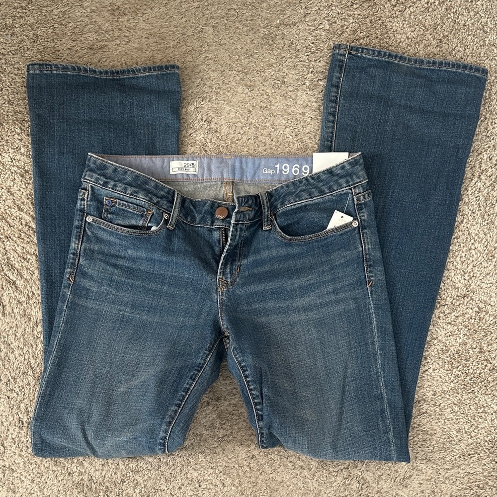 GAP 1969 Women's Sexy Boot Low rise boot cut. Stretch.
